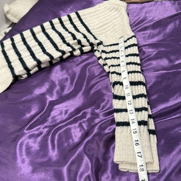 ABERCROMBIE&FITCH XS cream navy stripe sweater. Very stretchy. Great condition - Picture 4 of 4
